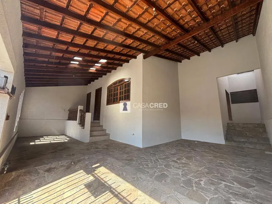 Casa com 3 quartos à venda, 250m2 em Parque Boa Vista, Varginha - MG - imagem 2 Foto 2 de Casa com 3 quartos à venda, 250m2 em Parque Boa Vista, Varginha - MG