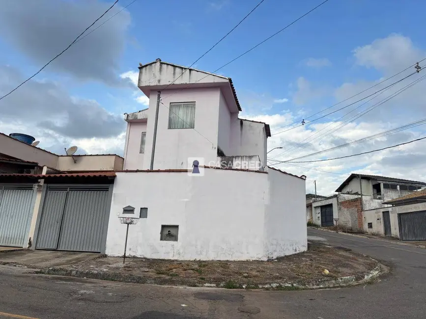 Foto 1 de Casa com 2 quartos à venda, 100m2 em Imperial, Varginha - MG