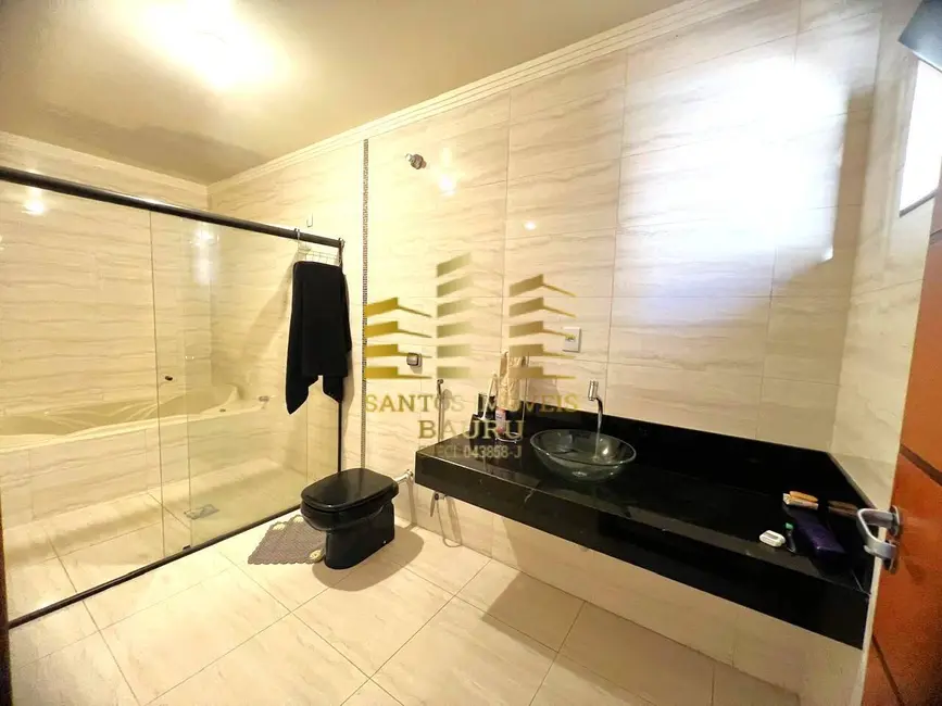 Foto 9 de Sobrado com 5 quartos à venda em Conjunto Habitacional Presidente Eurico Gaspar Dutra, Bauru - SP