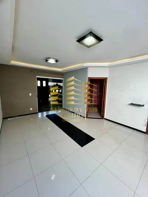 Foto 3 de Casa com 3 quartos à venda, 250m2 em Bauru - SP