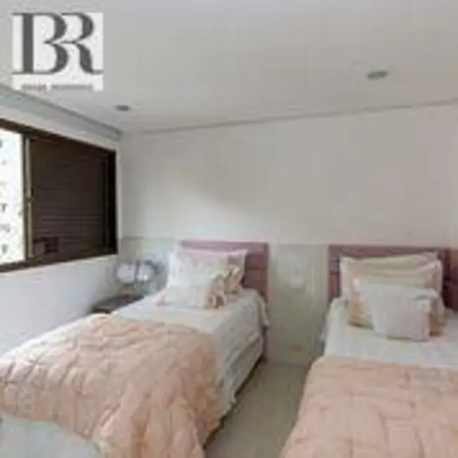 Apartamento com 4 quartos à venda, 220m2 em Moema, São Paulo - SP - imagem 2 Foto 2 de Apartamento com 4 quartos à venda, 220m2 em Moema, São Paulo - SP