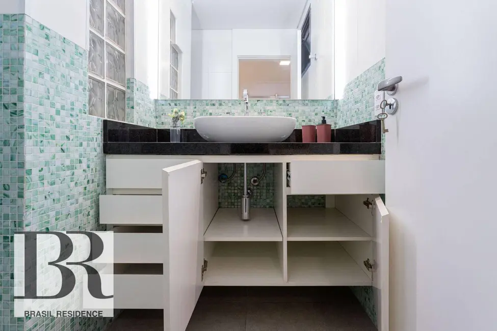 Apartamento com 3 quartos à venda, 120m2 em Moema, São Paulo - SP - imagem 3 Foto 3 de Apartamento com 3 quartos à venda, 120m2 em Moema, São Paulo - SP