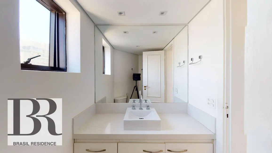 Apartamento com 3 quartos à venda, 148m2 em Moema, São Paulo - SP - imagem 9 Foto 9 de Apartamento com 3 quartos à venda, 148m2 em Moema, São Paulo - SP