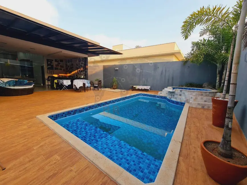 Foto 1 de Casa de Condomínio com 3 quartos à venda, 250m2 em Piratininga - SP