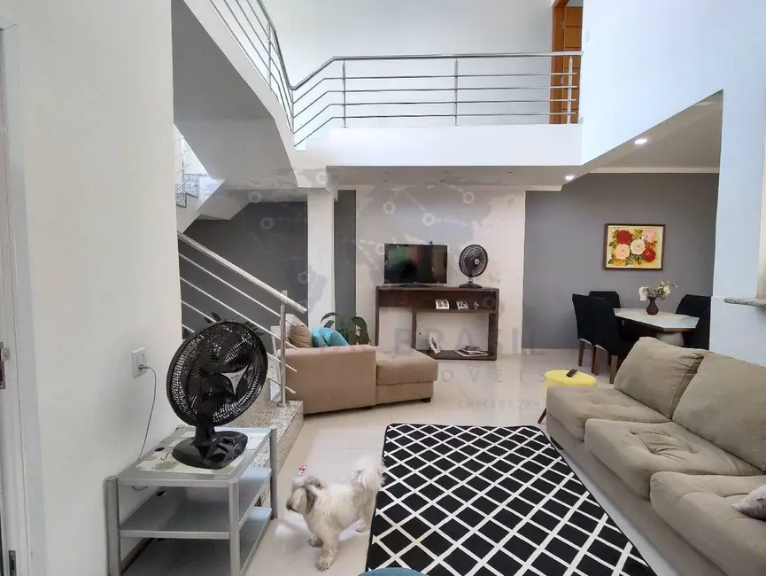 Casa com 2 quartos à venda, 205m2 em Jardim Silvestre, Bauru - SP - imagem 3 Foto 3 de Casa com 2 quartos à venda, 205m2 em Jardim Silvestre, Bauru - SP