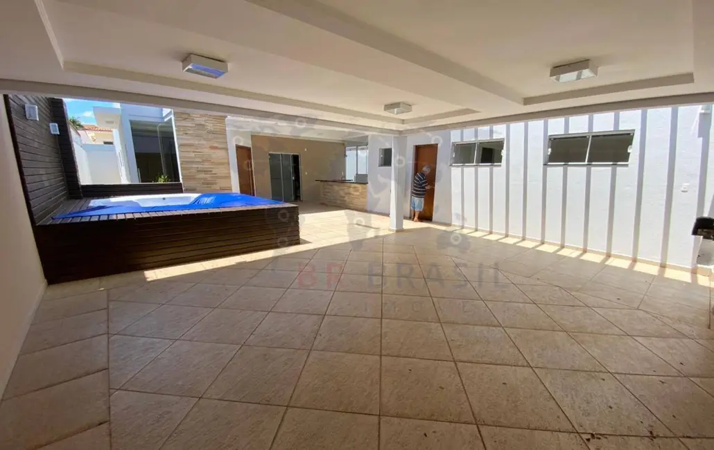 Foto 3 de Casa com 3 quartos à venda, 300m2 em Centro, Piratininga - SP