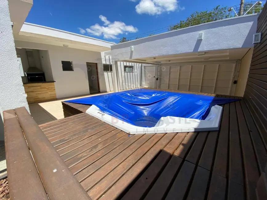 Foto 1 de Casa com 3 quartos à venda, 300m2 em Centro, Piratininga - SP