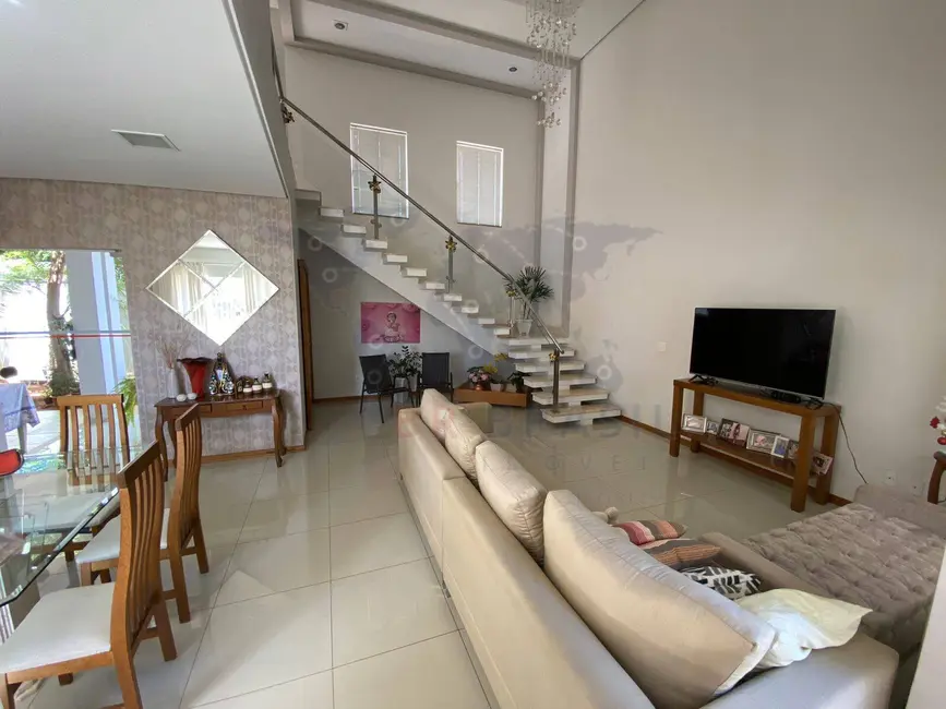 Foto 2 de Casa com 3 quartos à venda, 386m2 em Centro, Piratininga - SP