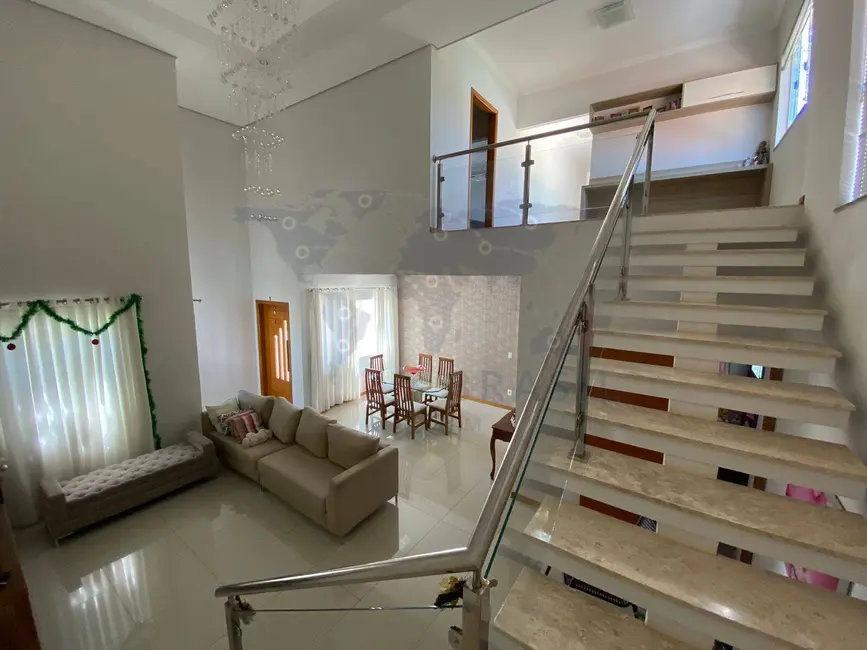 Foto 3 de Casa com 3 quartos à venda, 386m2 em Centro, Piratininga - SP