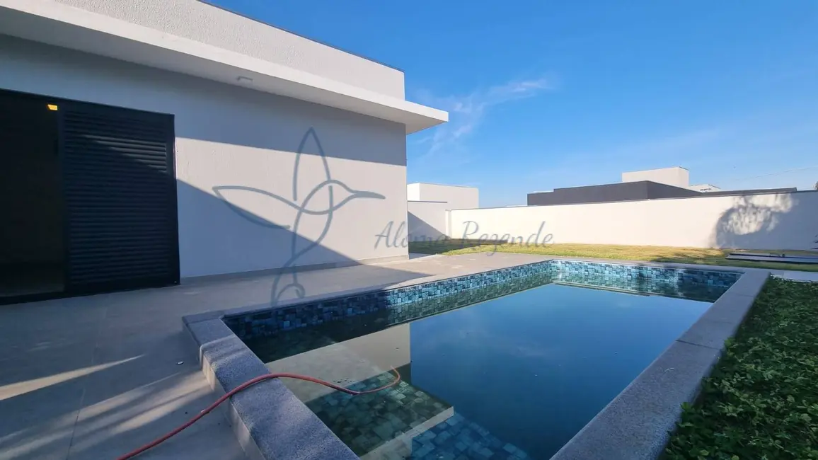 Foto 2 de Casa de Condomínio com 3 quartos à venda, 450m2 em Piratininga - SP