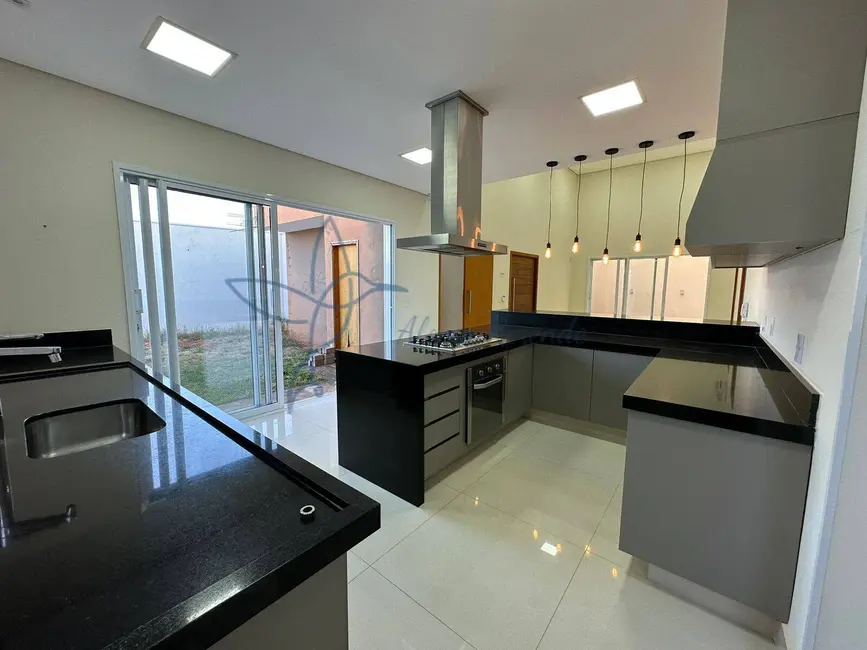 Foto 2 de Casa de Condomínio com 4 quartos à venda em Piratininga - SP