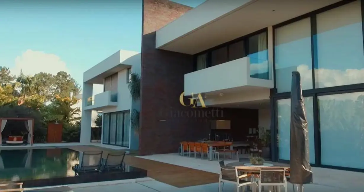 Casa de Condomínio com 5 quartos à venda, 2040m2 em Barueri - SP - imagem 5 Foto 5 de Casa de Condomínio com 5 quartos à venda, 2040m2 em Barueri - SP