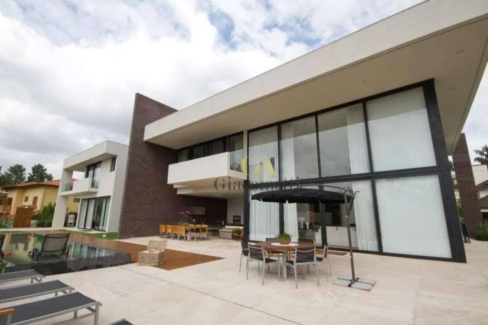 Casa de Condomínio com 5 quartos à venda, 2040m2 em Barueri - SP - imagem 2 Foto 2 de Casa de Condomínio com 5 quartos à venda, 2040m2 em Barueri - SP