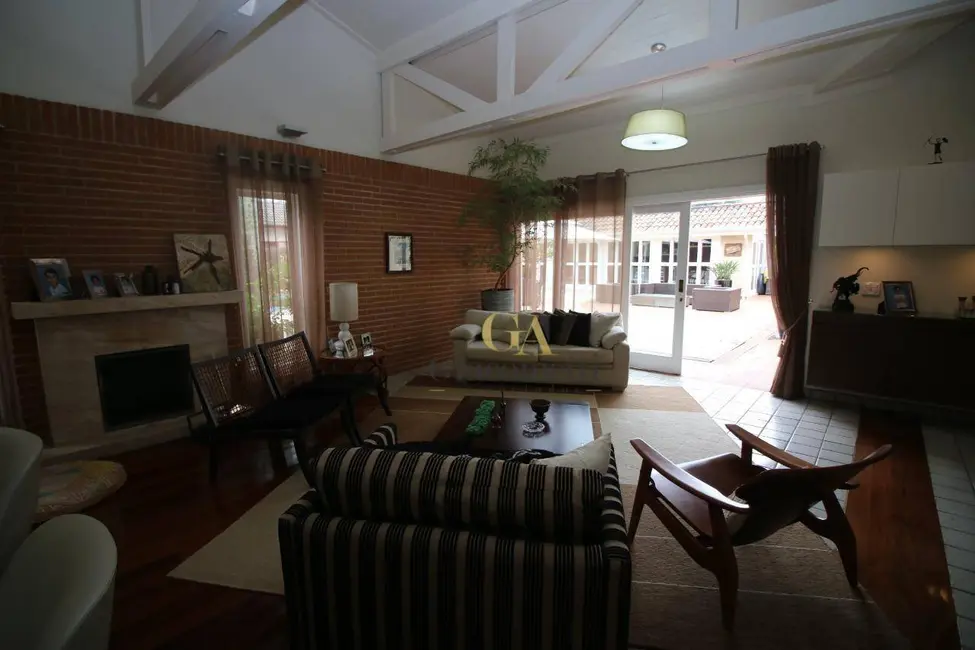 Casa de Condomínio com 4 quartos à venda, 1380m2 em Morada das Flores (Aldeia da Serra), Santana De Parnaiba - SP - imagem 2 Foto 2 de Casa de Condomínio com 4 quartos à venda, 1380m2 em Morada das Flores (Aldeia da Serra), Santana De Parnaiba - SP