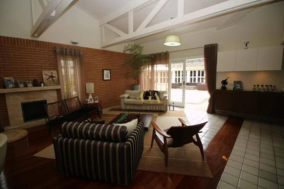 Casa de Condomínio com 4 quartos à venda, 1380m2 em Morada das Flores (Aldeia da Serra), Santana De Parnaiba - SP - imagem 7 Foto 7 de Casa de Condomínio com 4 quartos à venda, 1380m2 em Morada das Flores (Aldeia da Serra), Santana De Parnaiba - SP