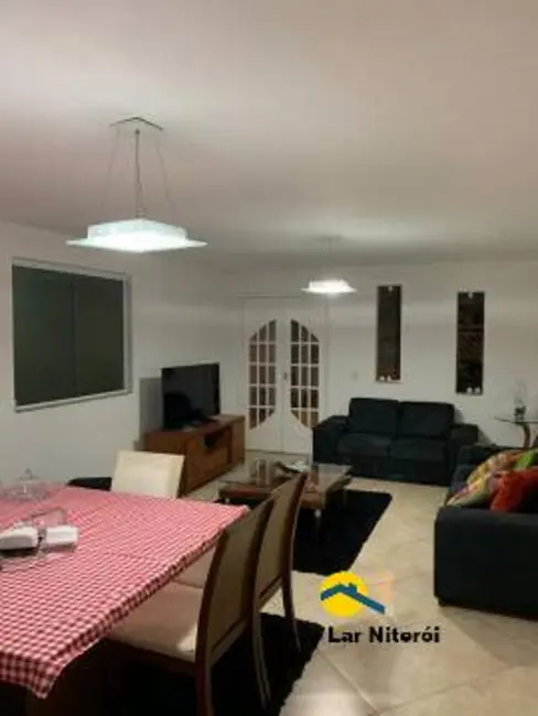 Foto 1 de Casa com 4 quartos à venda, 220m2 em São Francisco, Niteroi - RJ