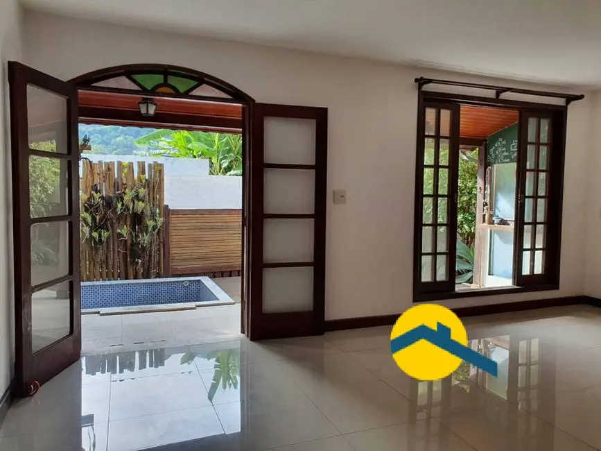 Foto 3 de Casa com 4 quartos à venda, 180m2 em São Francisco, Niteroi - RJ