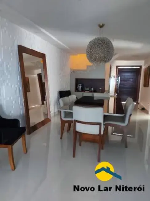 Foto 2 de Casa com 3 quartos à venda, 350m2 em Camboinhas, Niteroi - RJ