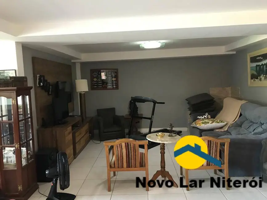 Foto 1 de Casa com 3 quartos à venda, 240m2 em Itaipu, Niteroi - RJ