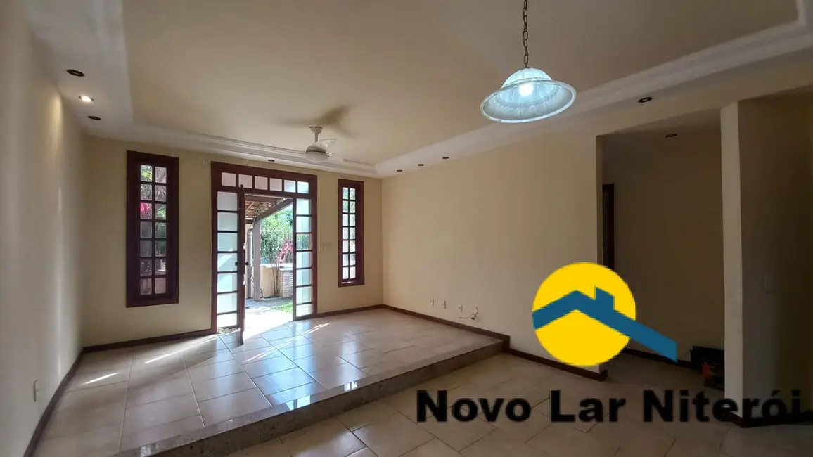 Foto 1 de Casa com 3 quartos à venda, 170m2 em Itaipu, Niteroi - RJ