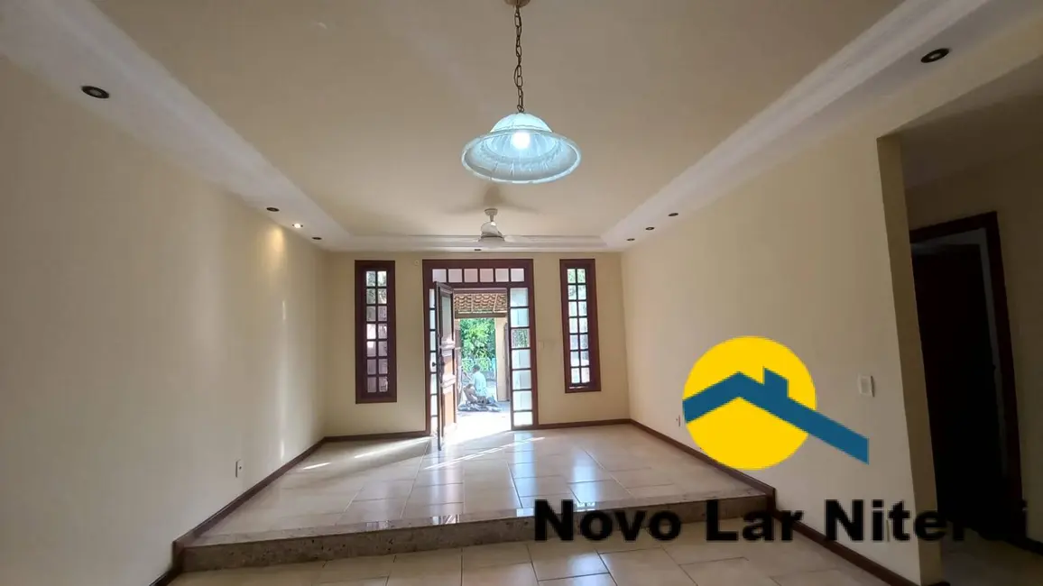 Foto 2 de Casa com 3 quartos à venda, 170m2 em Itaipu, Niteroi - RJ