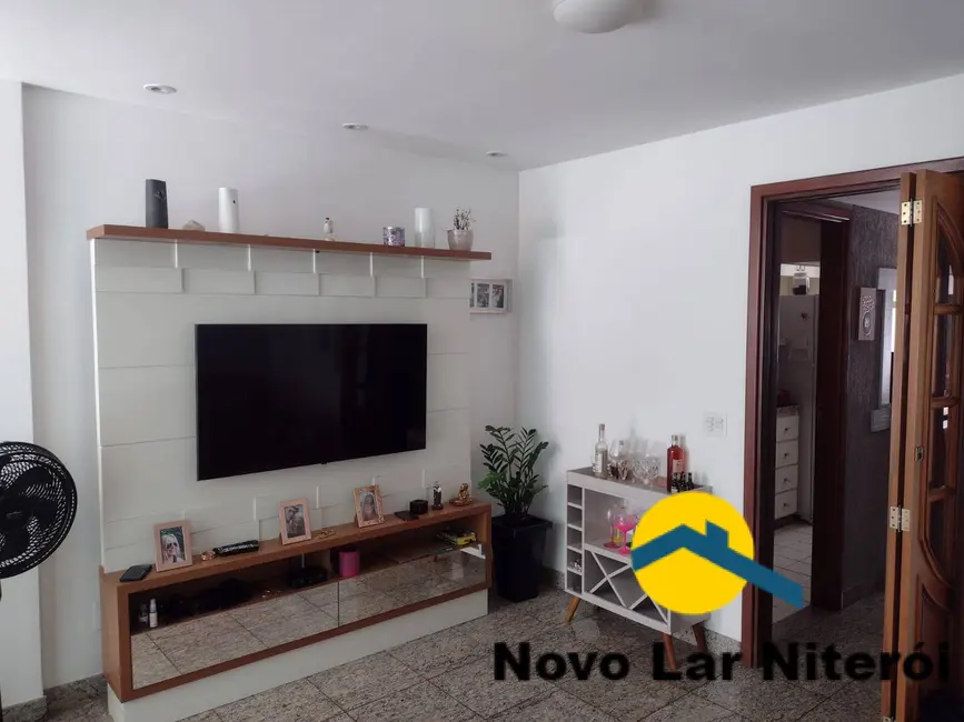 Foto 2 de Casa com 2 quartos à venda, 132m2 em São Francisco, Niteroi - RJ