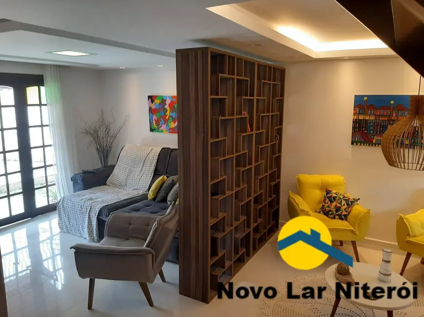 Foto 2 de Casa com 3 quartos à venda, 240m2 em Itaipu, Niteroi - RJ