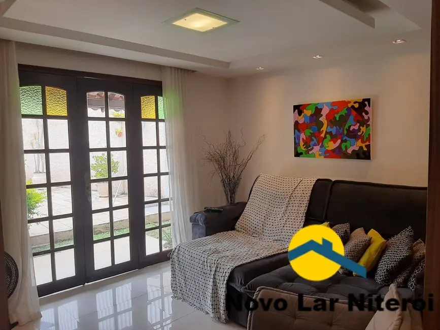 Foto 1 de Casa com 3 quartos à venda, 240m2 em Itaipu, Niteroi - RJ