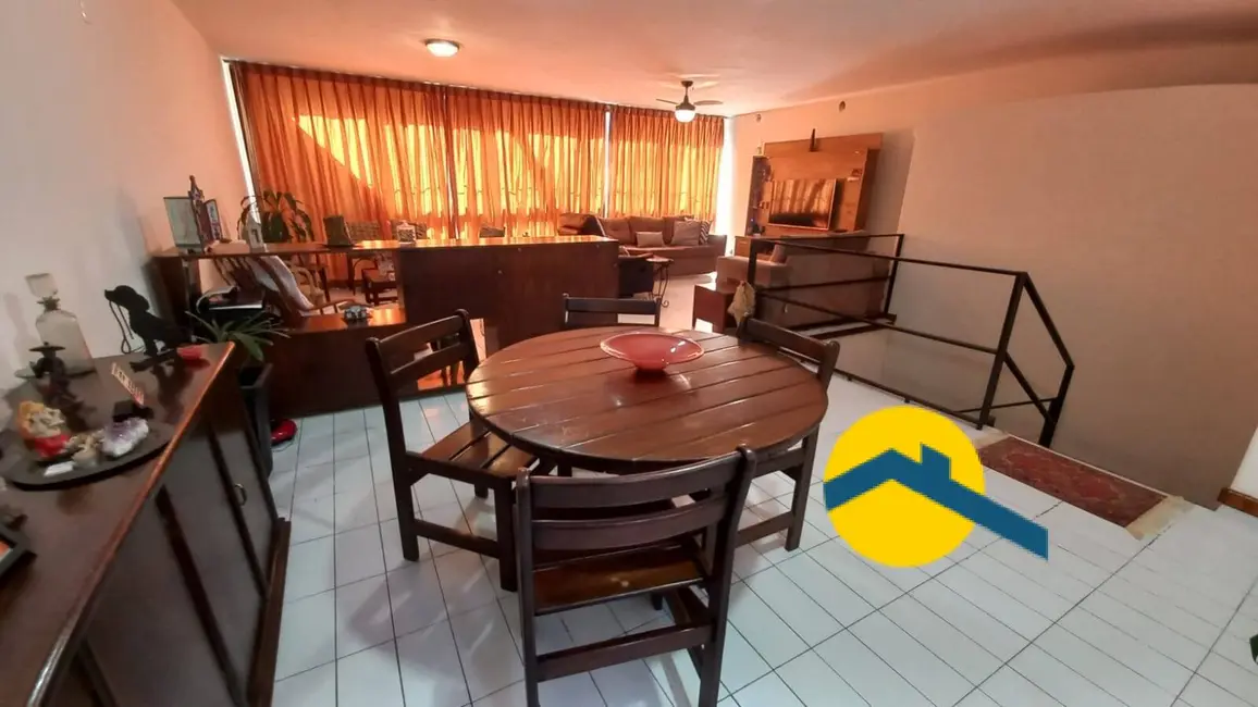 Casa com 4 quartos à venda, 240m2 em Centro, Niteroi - RJ - imagem 9 Foto 9 de Casa com 4 quartos à venda, 240m2 em Centro, Niteroi - RJ