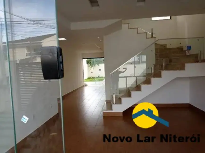 Foto 1 de Casa com 4 quartos à venda, 210m2 em Itaipu, Niteroi - RJ