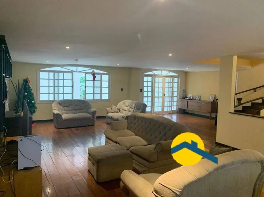 Foto 2 de Casa com 5 quartos à venda, 320m2 em Maria Paula, Niteroi - RJ
