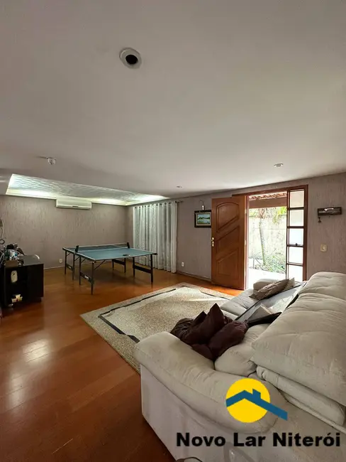 Foto 2 de Casa com 3 quartos à venda, 302m2 em Piratininga, Niteroi - RJ