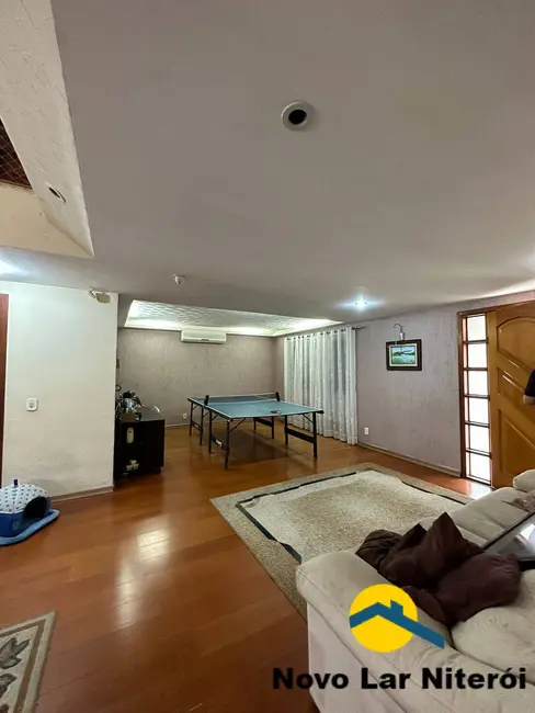 Foto 1 de Casa com 3 quartos à venda, 302m2 em Piratininga, Niteroi - RJ