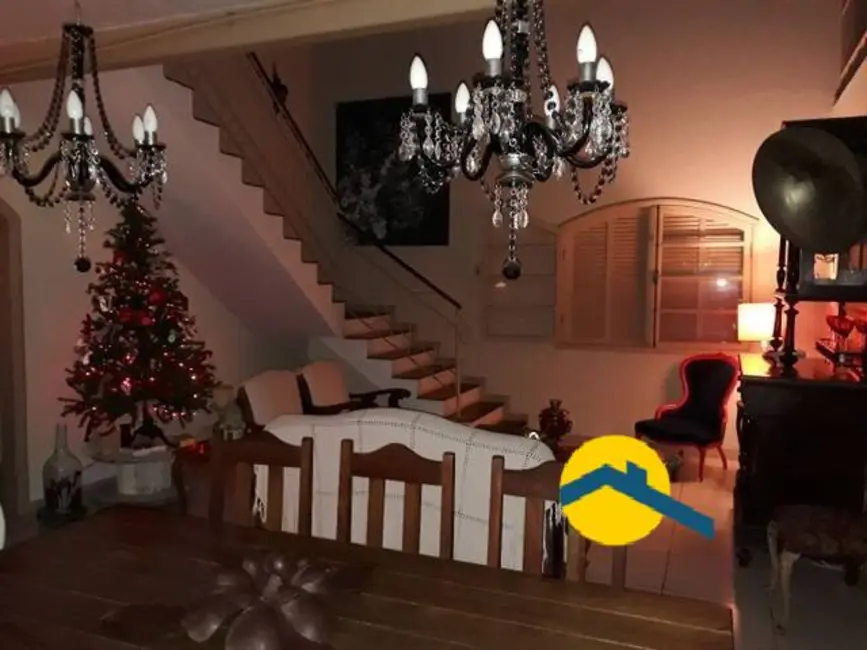 Foto 2 de Casa com 5 quartos à venda, 250m2 em Piratininga, Niteroi - RJ