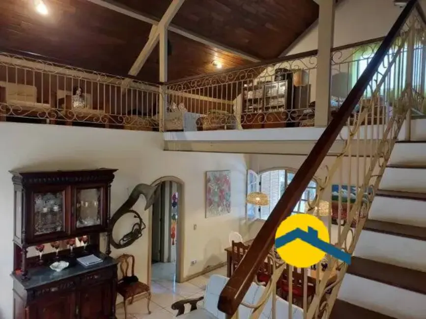 Foto 1 de Casa com 5 quartos à venda, 250m2 em Piratininga, Niteroi - RJ