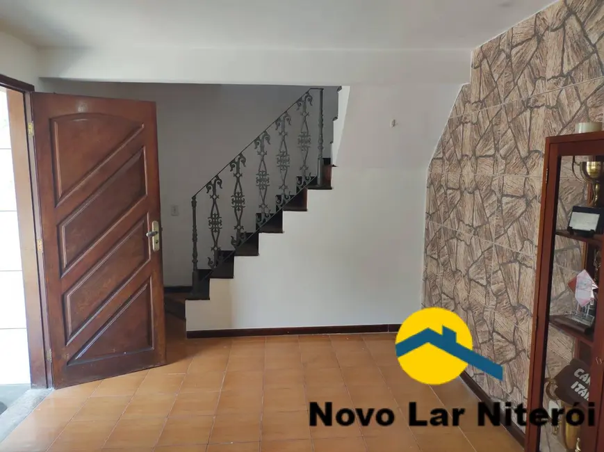 Foto 1 de Casa com 2 quartos à venda, 76m2 em Piratininga, Niteroi - RJ