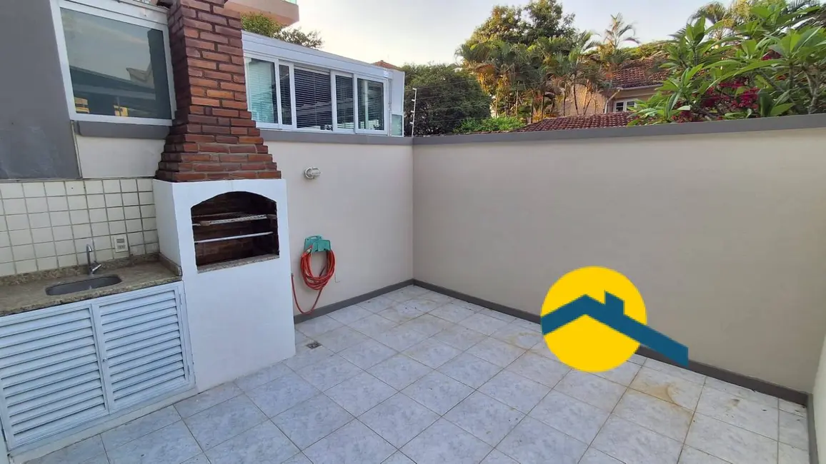 Foto 2 de Casa com 2 quartos à venda, 130m2 em São Francisco, Niteroi - RJ