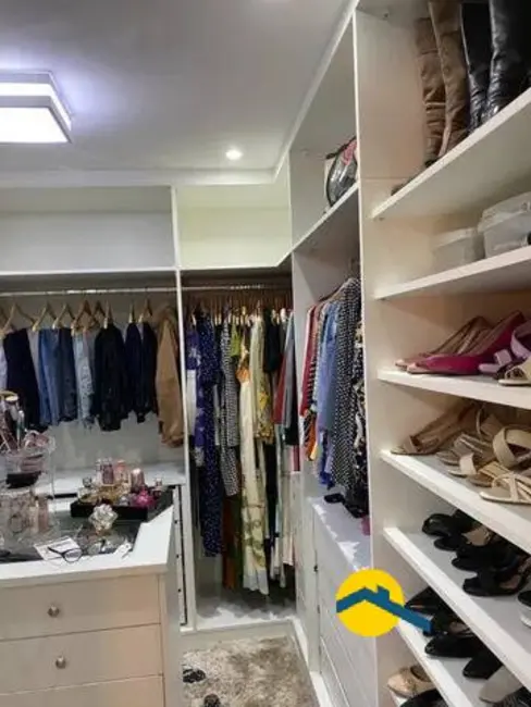 Apartamento com 3 quartos à venda, 229m2 em Itaipu, Niteroi - RJ - imagem 6 Foto 6 de Apartamento com 3 quartos à venda, 229m2 em Itaipu, Niteroi - RJ