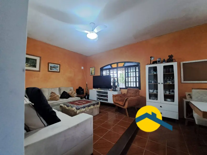 Foto 1 de Casa com 4 quartos à venda, 210m2 em Parque Nanci, Marica - RJ