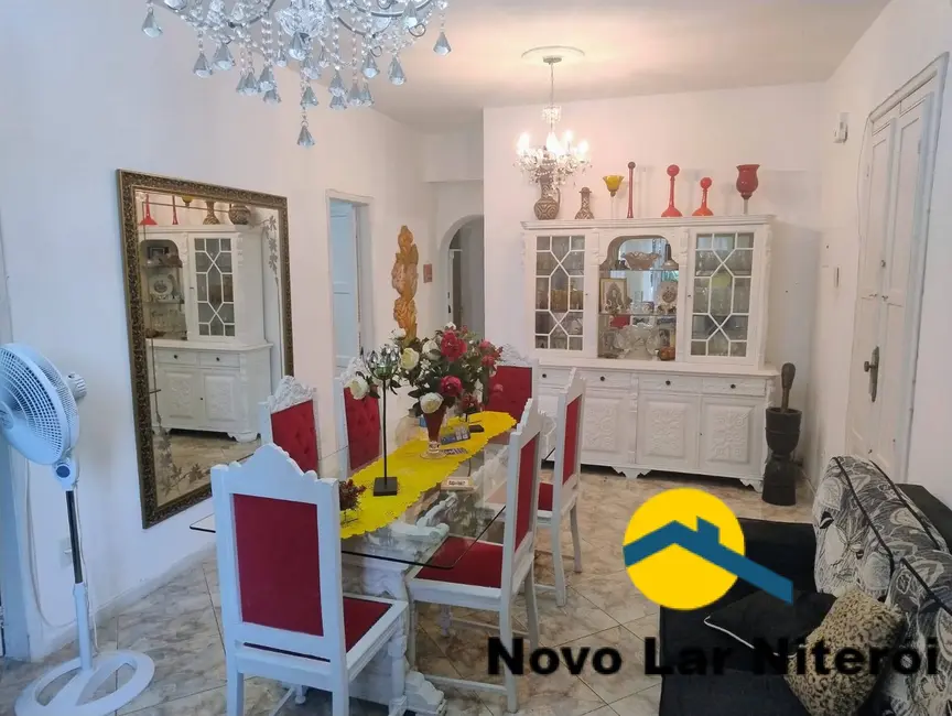 Casa com 8 quartos para alugar, 270m2 em São Domingos, Niteroi - RJ - imagem 4 Foto 4 de Casa com 8 quartos para alugar, 270m2 em São Domingos, Niteroi - RJ