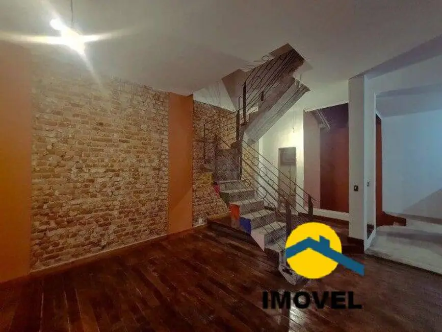 Casa com 4 quartos à venda, 240m2 em Ingá, Niteroi - RJ - imagem 4 Foto 4 de Casa com 4 quartos à venda, 240m2 em Ingá, Niteroi - RJ