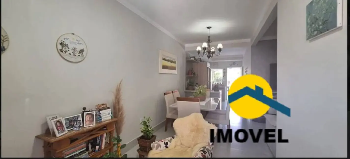 Foto 2 de Casa com 2 quartos à venda, 90m2 em Centro, Rio Bonito - RJ