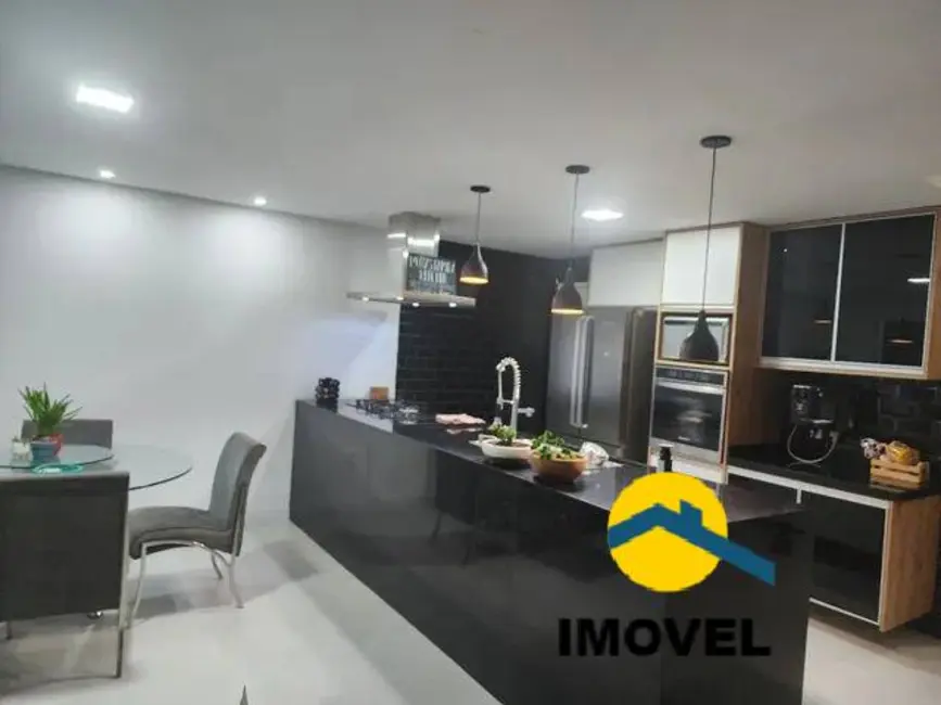 Casa de Condomínio com 3 quartos à venda, 190m2 em Arsenal, Sao Goncalo - RJ - imagem 3 Foto 3 de Casa de Condomínio com 3 quartos à venda, 190m2 em Arsenal, Sao Goncalo - RJ