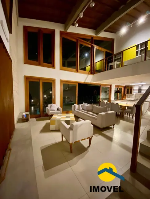 Foto 1 de Casa com 3 quartos à venda, 315m2 em Serra Grande, Niteroi - RJ