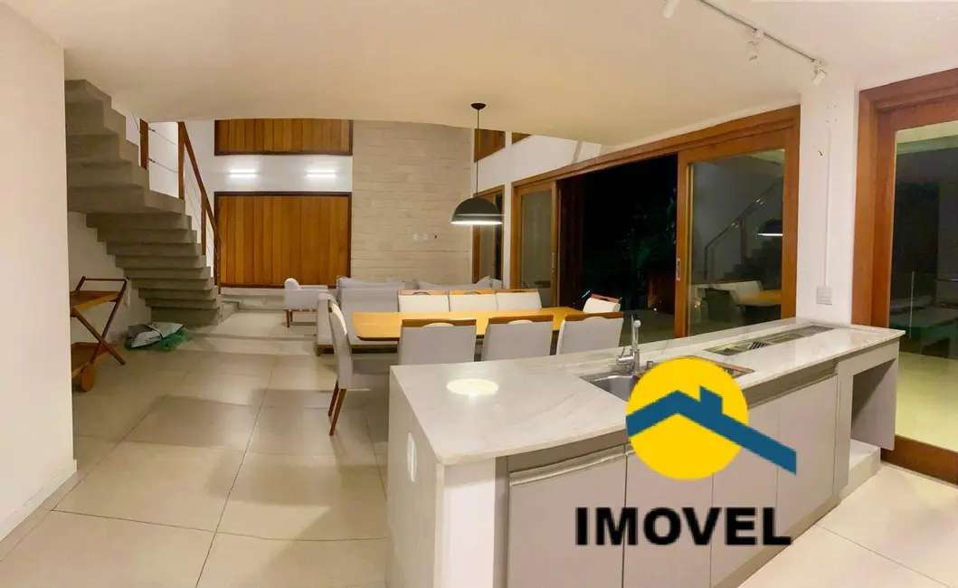 Casa com 3 quartos à venda, 315m2 em Serra Grande, Niteroi - RJ - imagem 3 Foto 3 de Casa com 3 quartos à venda, 315m2 em Serra Grande, Niteroi - RJ