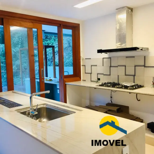 Casa com 3 quartos à venda, 315m2 em Serra Grande, Niteroi - RJ - imagem 8 Foto 8 de Casa com 3 quartos à venda, 315m2 em Serra Grande, Niteroi - RJ