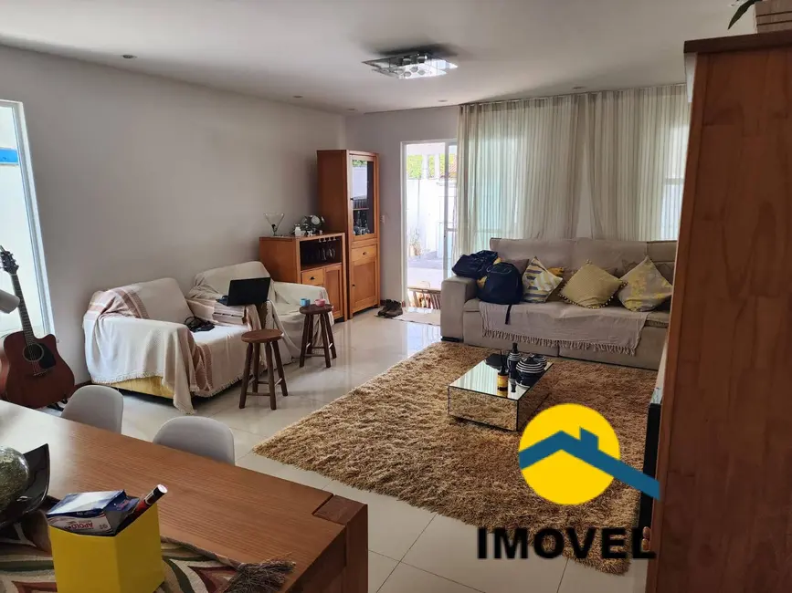 Foto 2 de Casa com 3 quartos à venda, 175m2 em Serra Grande, Niteroi - RJ