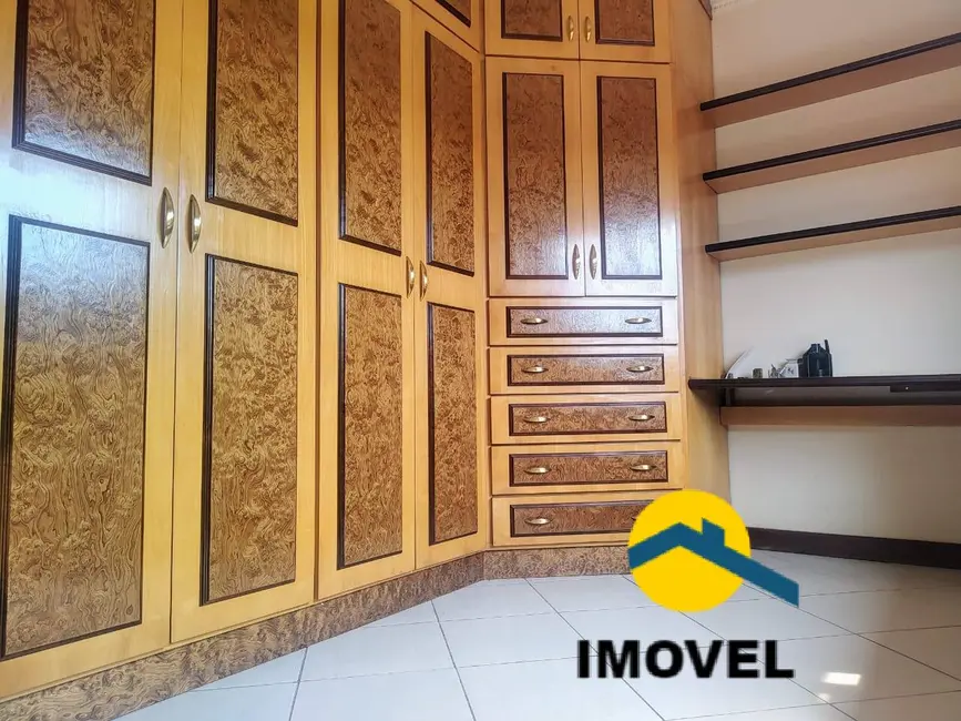 Foto 8 de Casa com 5 quartos à venda, 250m2 em Itaipu, Niteroi - RJ