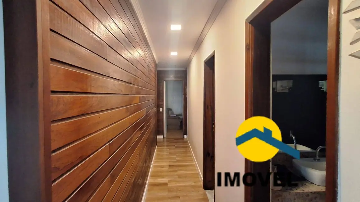 Casa com 5 quartos para alugar, 1150m2 em Itaipu, Niteroi - RJ - imagem 5 Foto 5 de Casa com 5 quartos para alugar, 1150m2 em Itaipu, Niteroi - RJ