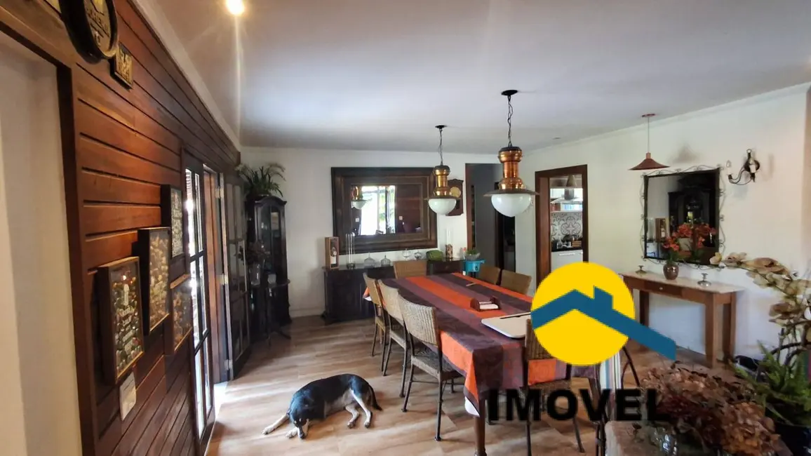 Casa com 5 quartos para alugar, 1150m2 em Itaipu, Niteroi - RJ - imagem 4 Foto 4 de Casa com 5 quartos para alugar, 1150m2 em Itaipu, Niteroi - RJ